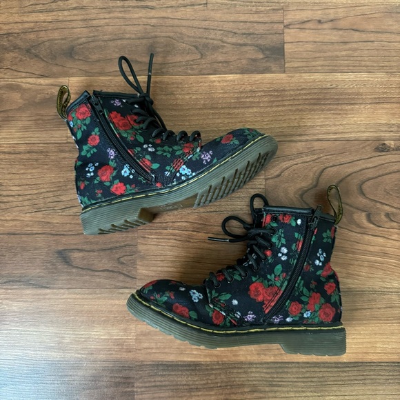 Dr. Marten’s | 'DELANEY' FLORAL PRINT CANVAS KIDS BOOTS - Picture 4 of 8